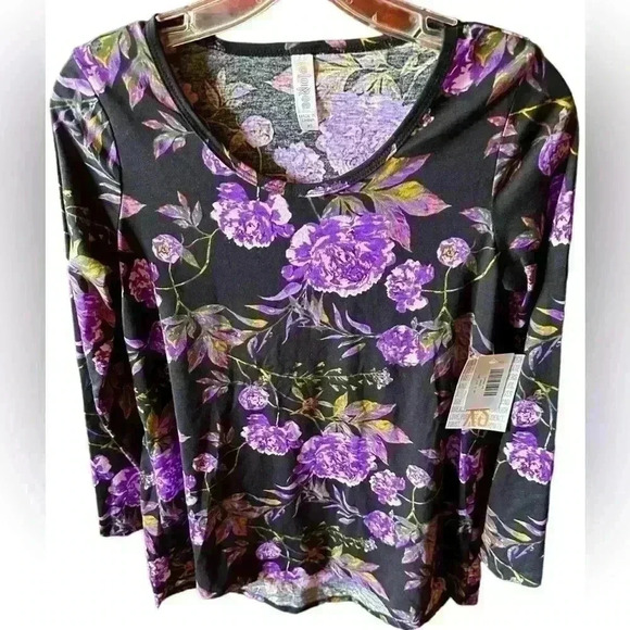 Lularoe Black & purple floral long sleeve Lynnae top. NWT. Great top! Hi/lo hem. - Picture 1 of 8